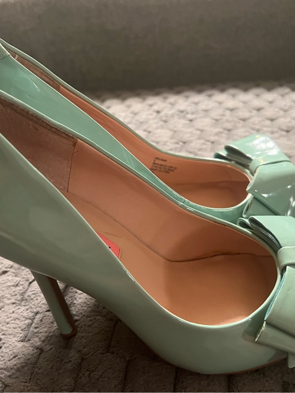Betsey Johnson Women’s Mint Green Bow Pointed Toe High Heel Pumps, US 6 (no box) - Picture 2 of 9